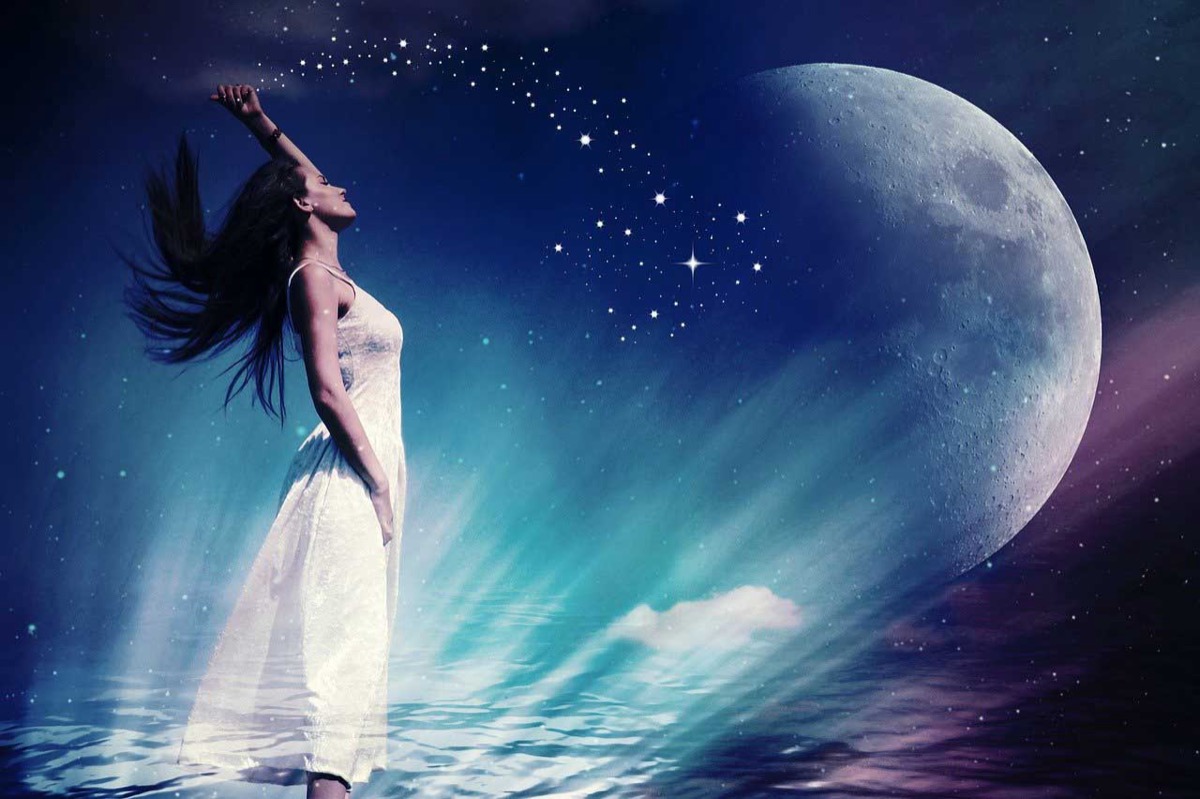 New Moon Rituals: 9 Tips To Manifest Love and Abundance