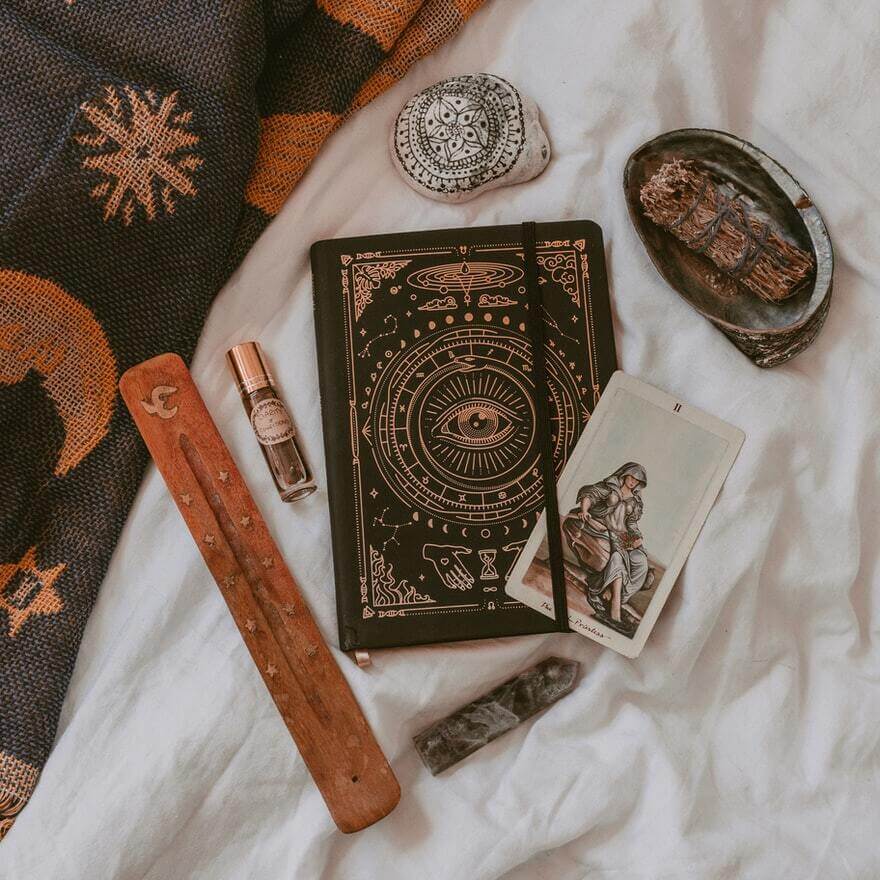 how to keep a tarot journal