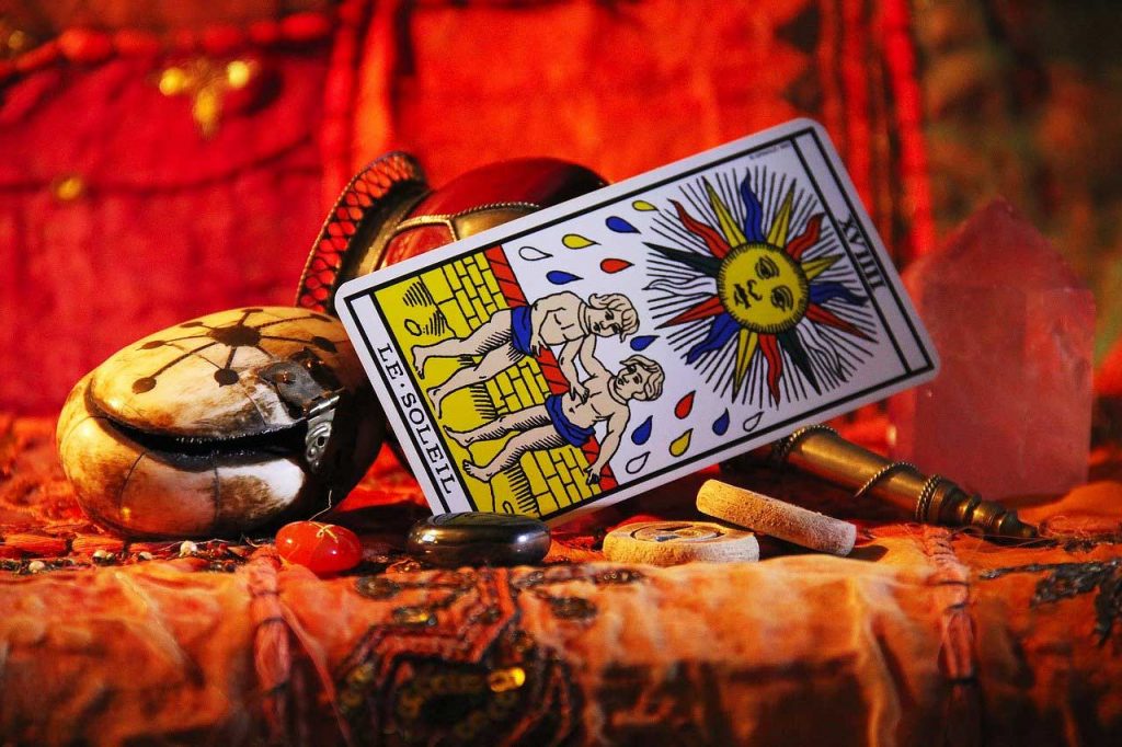 cartomancy tarot, cartomancy vs tarot